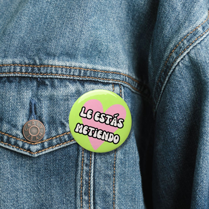 Le Estás Metiendo Pin Button